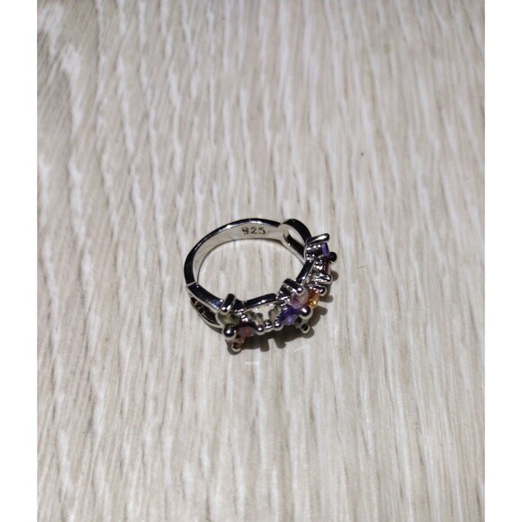 Bright & Beautiful Silver Flower Simi Precious Stone Ring Marked 925 - Size 6 - Picture 1 of 6